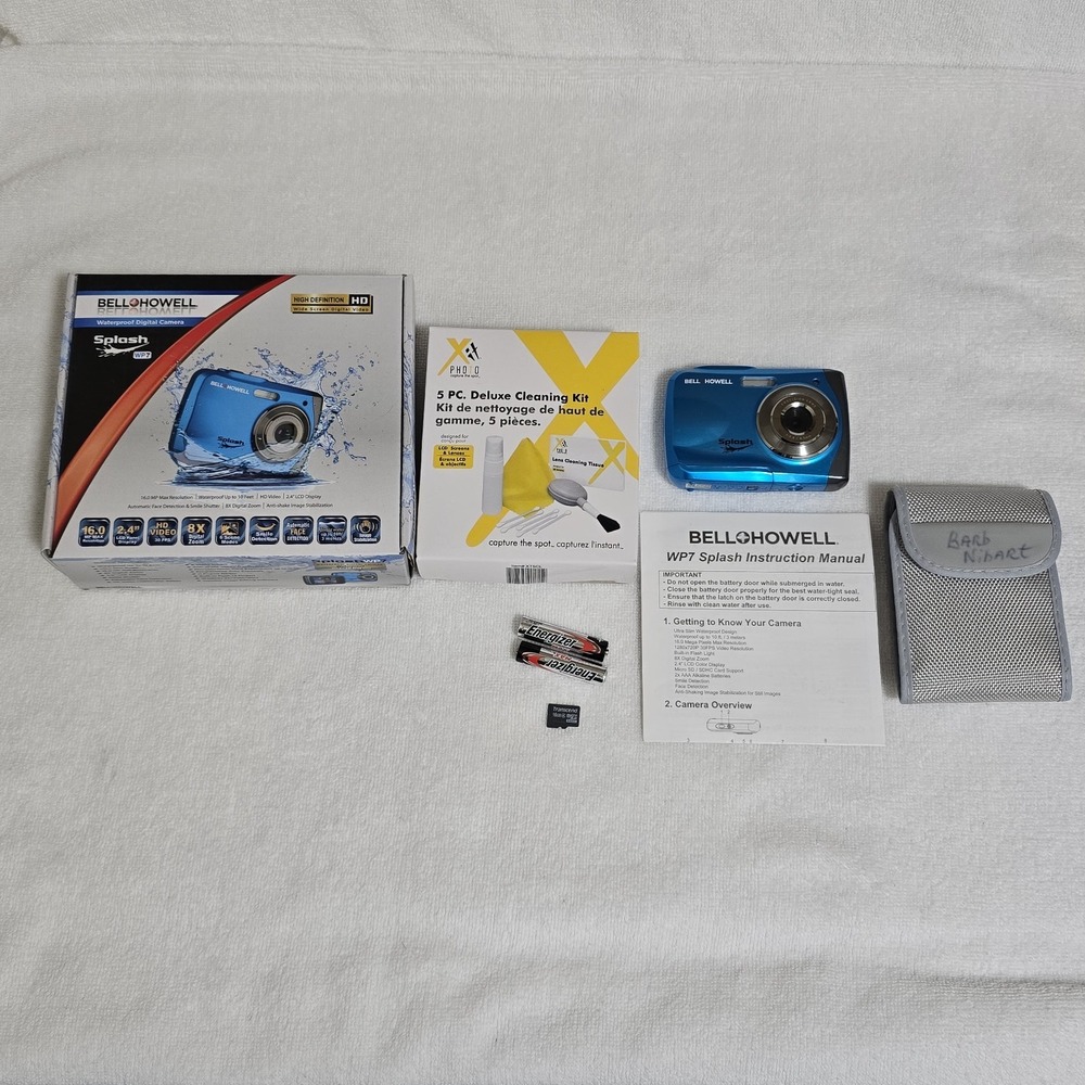 Bell Howell Splash WP7 Waterproof Digital Camera 12 MP 8X Zoom 2.4 LCD Bundle